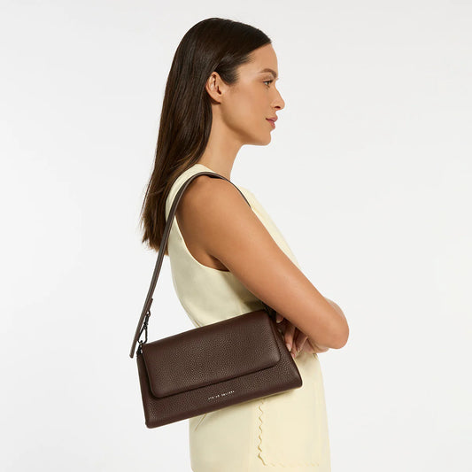 We don't take calling this bag Zenith lightly. As the new high point of your bag collection, 'Zenith' comes with a longer strap for use as a relaxed crossbody, or swap in the shorter strap to transform her into a dressier shoulder bag