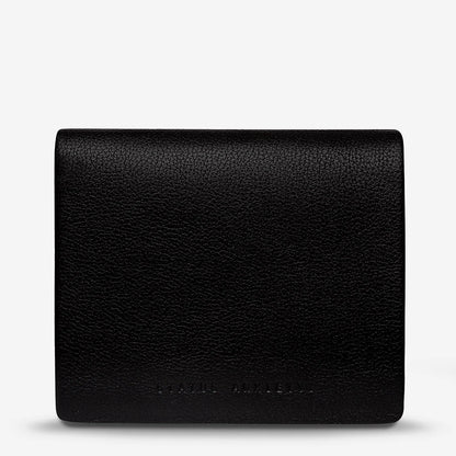 Nathaniel is the strong silent type. Made of premium Italian cowhide leather and packed with functionality, he's the perfect fit for the guy who needs more room.
