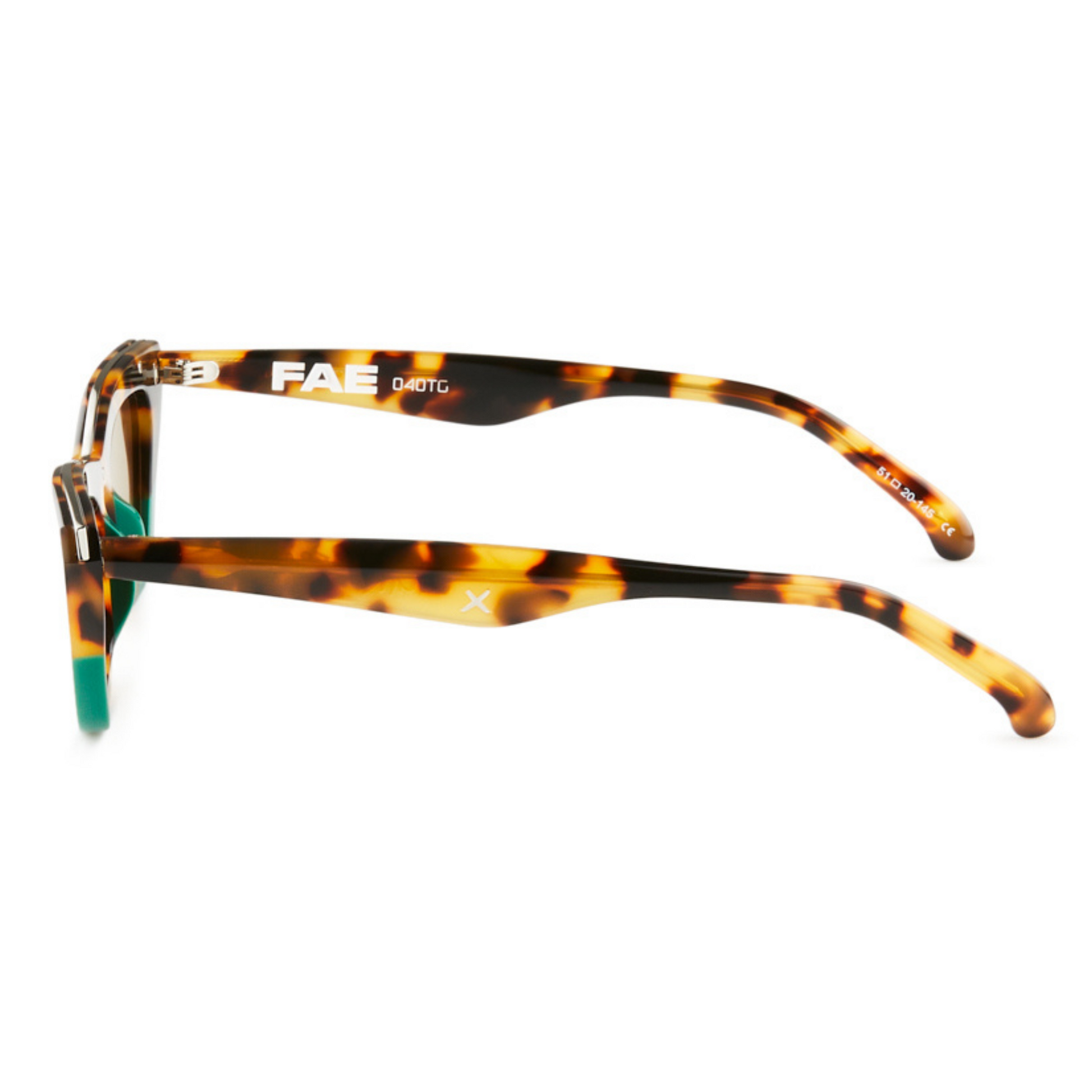 The FAE is a brand new SS/22 style to the OXF range, a predominately female frame with the design inspired by a 60's style cats eye with gold details and modern bevelling. Created 100% in-house within the Oscar & Frank Design Lab.